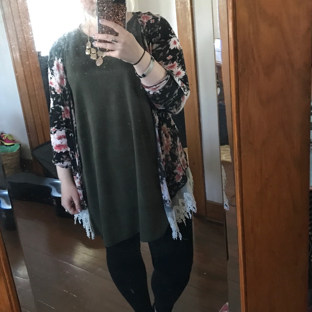 🔴4 for 25🔴 Floral & Lace Small Soft Open Cardigan - Picture 2 of 6